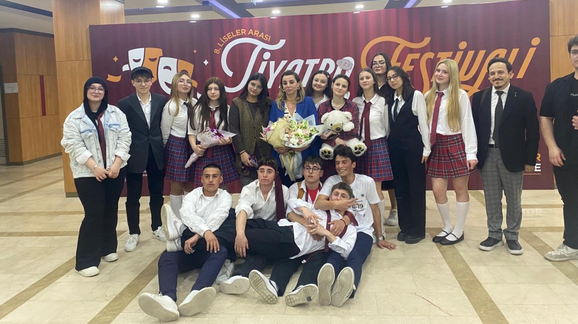SAKARYA 8.LİSELER ARASI TİYATRO FESTİVALİNDE OYUNUMUZ SAHNELENDİ.
